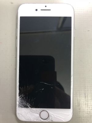iPhone8に物落下!? from 大分市内